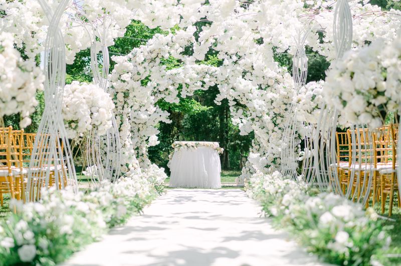 Arche florale décoration mariage — Interflora arrangements floraux